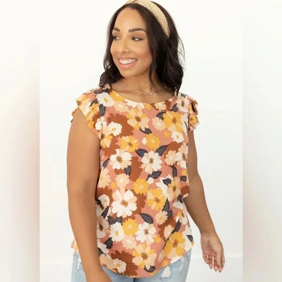 les amis Tops - Boutique brand Les Amis floral ruffle sleeve top - Size medium new.